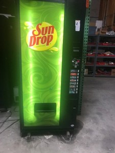 Vendo 621 Soft Drink Vending Machine  8 selection, 8 column, Bottle or can