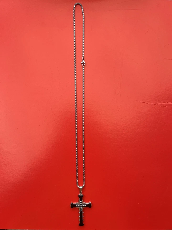 Collar Colgante Cruz Negra Acero Inoxidable Aleación de Zinc con Piedra Brillante Foto 3 de 4