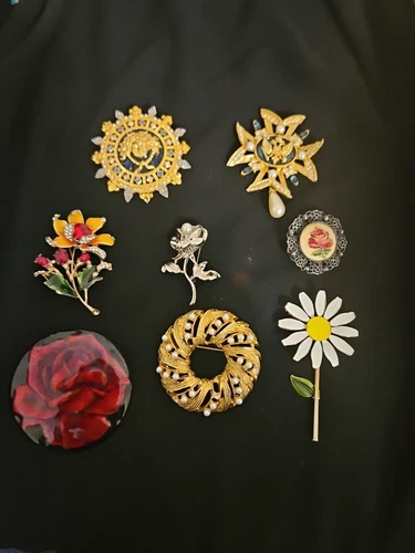 Vintage Costume Jewelry Lot Of 8 Brooches/Pins Unsigned Rhinestones Etc