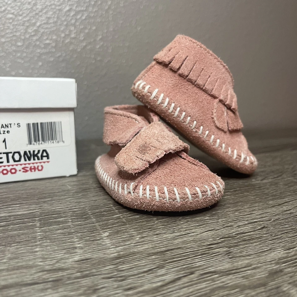 Minnetonka MOCASINES 1121 Infantes Niño Pequeño Talla 1 Correa Frontal Botín Rosa Gamuza Foto 3 de 4