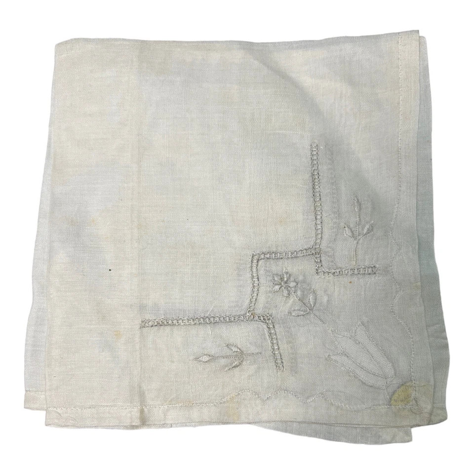 Pañuelo vintage Hanky lino marfil bordado con monograma borde vieira 4 quilates Foto 2 de 4