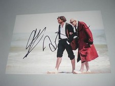 Jesper Christensen + Daniel Brühl signiert signed Autogramm auf 20x28 Foto 