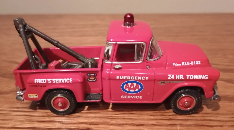 Matchbox 1:43 Fabulous Fifties AAA Emergency Road Services 1955 Tow Truck - Image 3 of 4