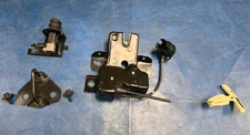 2005 - 2009 FORD MUSTANG COUPE REAR TRUNK LID LATCH LOCK ACTUATOR OEM