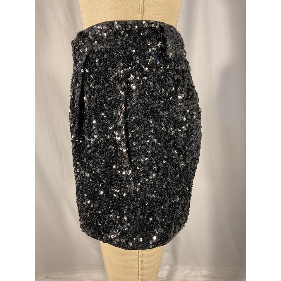 Alice + Olivia 'Conry' Black Crepe Sequin Embellished Cuff Short Size 2 - NWT - Image 4 of 4