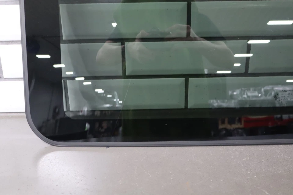 Panel de vidrio techo corredizo OEM Dodge Challenger 08-14 Foto 4 de 4