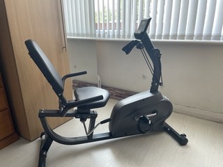 HOMCOM Recumbent Exercise Bike Adjustable Seat LCD Console Black