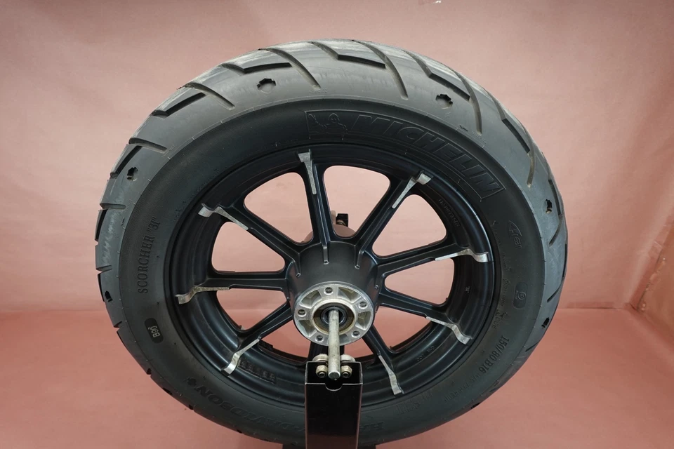 Llanta trasera Michelin 150/80 B16 09-21 Harley Davidson Iron 883 XL883N Foto 2 de 4