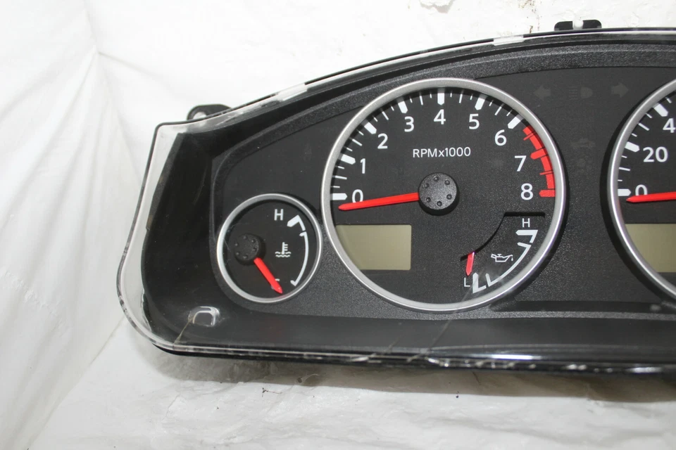 Cuadro de instrumentos velocímetro Nissan Pathfinder y Xterra 2005 4x4 105.067 millas Foto 4 de 4