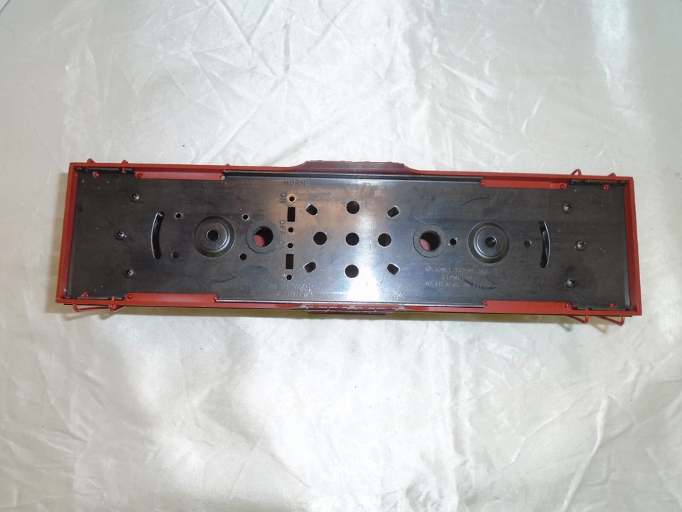 Lionel Modern Era #6-18907 Rock Island 44 ton Diesel Shell and Bottom Frame Only - Image 4 of 4