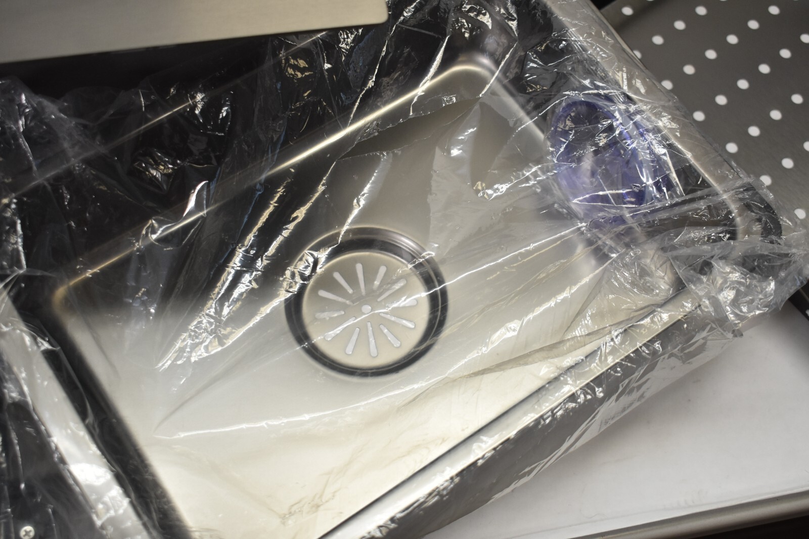 Large Kitchen Sink Basin & Accessories Wash Station 27-1/2" ID x 14-1/4" ID