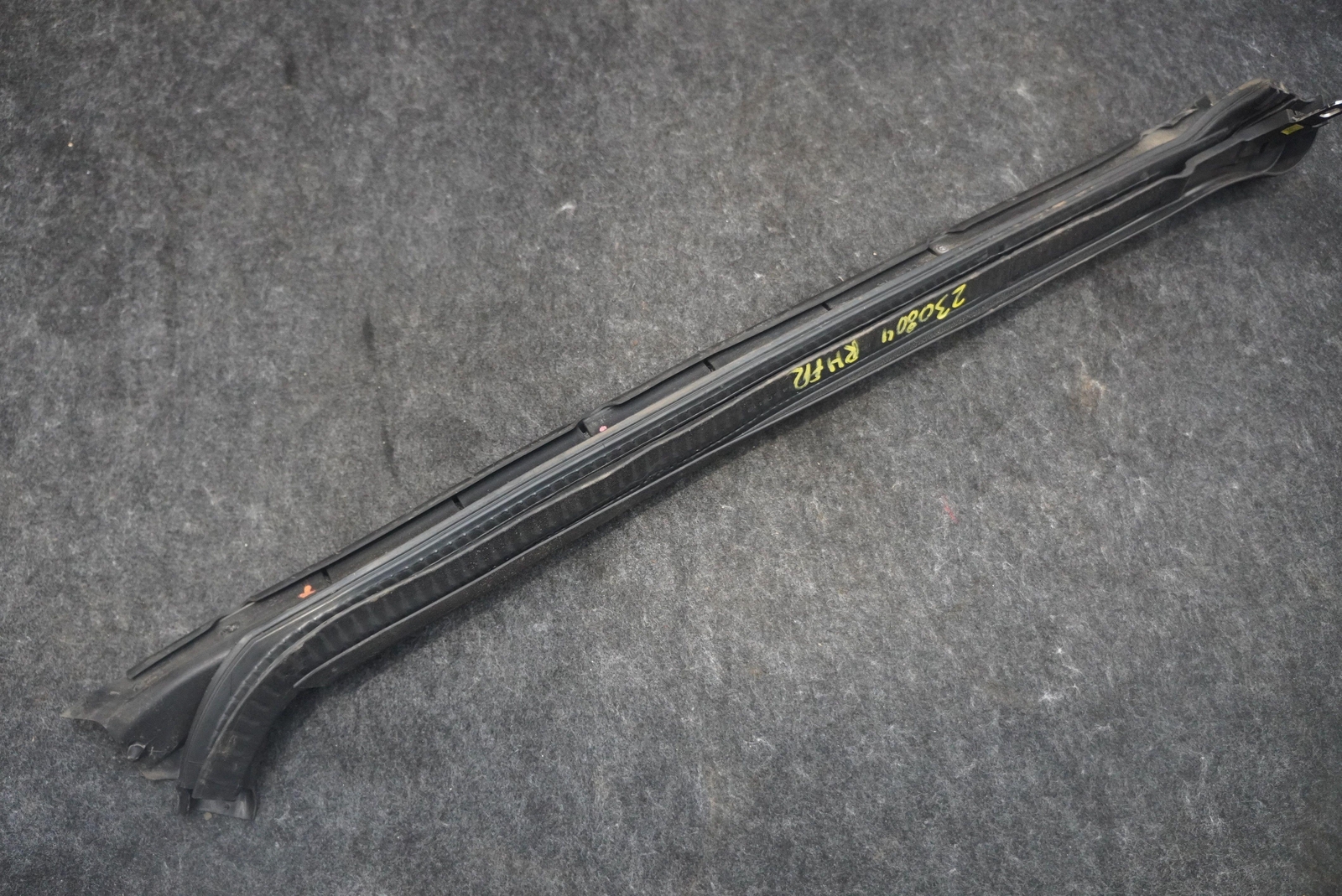 Bentley Continental GT 2016 FRONT+RIGHT+UPPER Weatherstrip P/N 3W7845120E