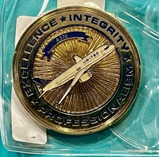 UNITED AIRLINES AIRBUS 320 COLLECTOR COIN