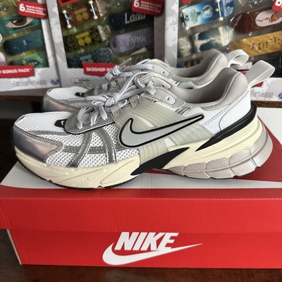 Nike V2K Run Summit White Silver Black FD0736-100 Women's Size 9 Running Casual