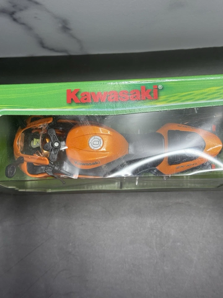 MOTOS MAISTO ESCALA 1:12 NARANJA 2004 KAWASAKI ZX10R NINJA Foto 3 de 4