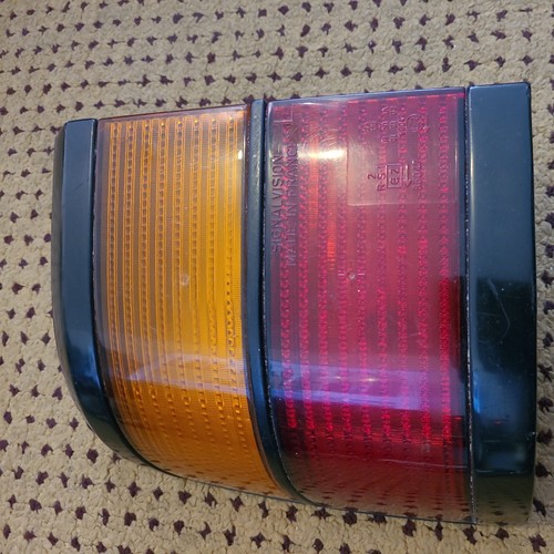 VW Passat 35I Variant BJ1991 Rückleuchte Rücklicht außen links 333945111 gelb ro