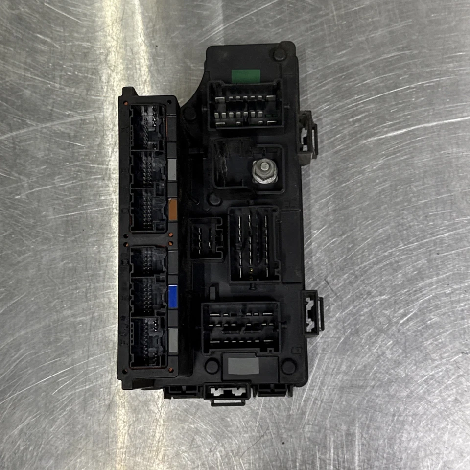 P04692333AB Jeep 2010 2011 2012 Patriot Compass calibre relé caja de fusibles OEM Foto 2 de 4