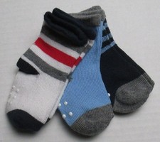 NWOT Infant Boys 0-3 Months Stripped Grippy Socks 3 Pack