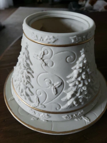 Yankee Candle White Gold Christmas Tree Holly Berries Shade and plate