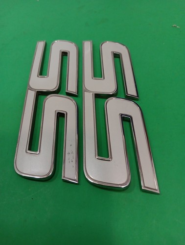 CHEVROLET SSR MONTE CARLO IMPALA MALIBU COBALT SS EMBLEM LOGO BADGE 15211285 - Picture 11 of 20