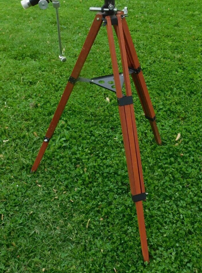 NEAT VINTAGE MONOLUX MODEL 4352 TELESCOPE WITH WOODEN LEGS NEAT VINTAGE MONOLUX MODEL 4352 TELESCOPE WITH WOODEN LEGS