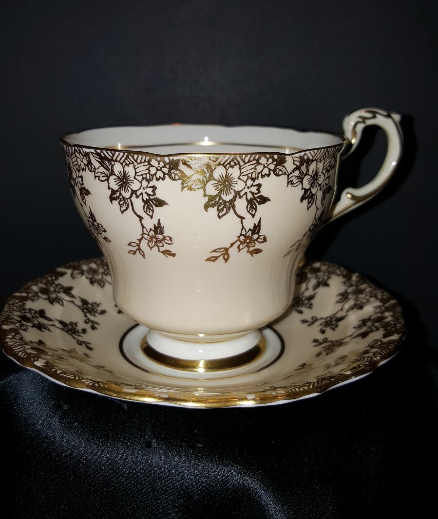 Paragon Double Warrant H.M. The Queen & Queen Mary Pink & Gold Tea
