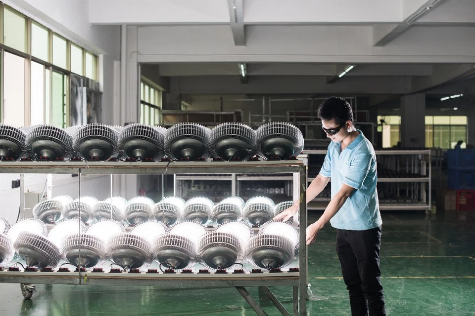 UFO LED Iluminación de nave Lámpara industrial 50W 100W 200W 300W 500W Lámpara de nave - Imagen 3 de 4