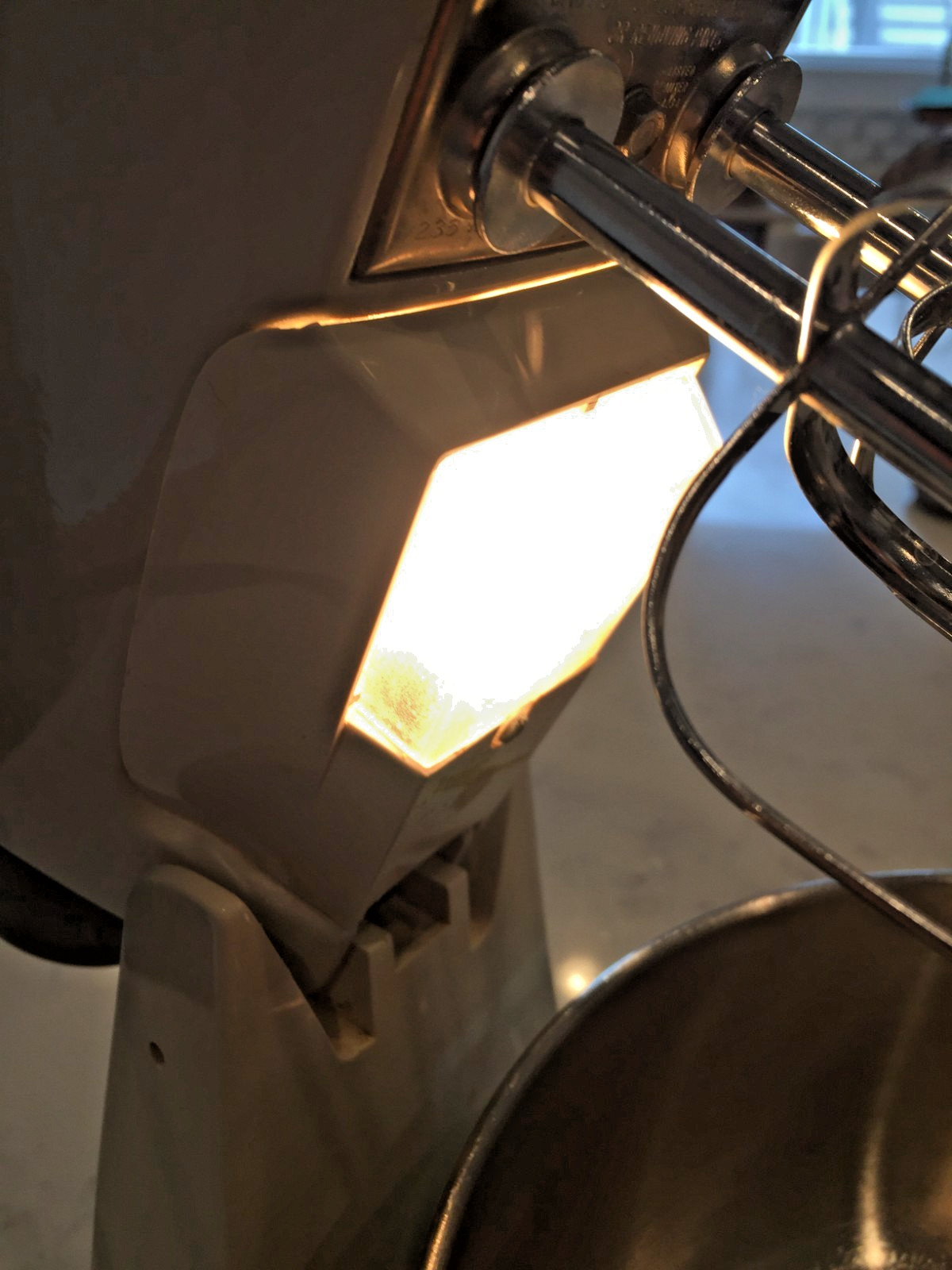 SUNBEAM Vintage DELUXE MIXMASTER MIXER Tested With BOWLS and ATTACHMENTS & LIGHT