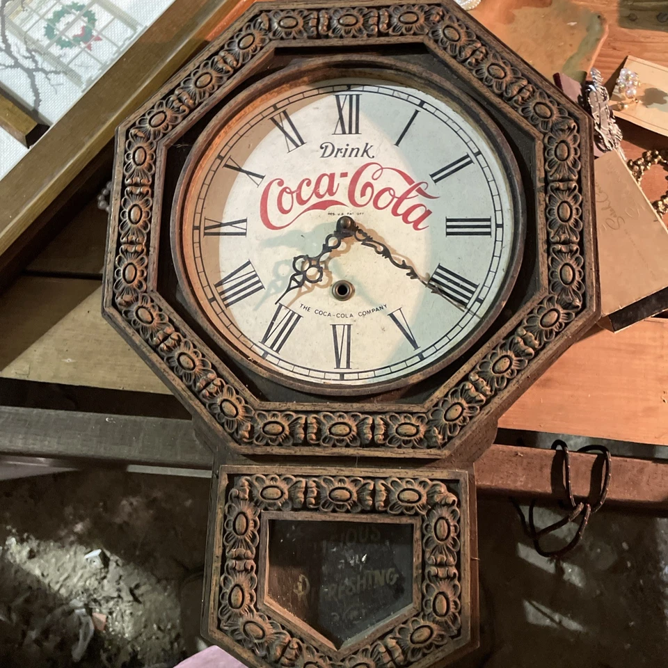 Reloj regulador de péndulo 1976 "Drink Coca Cola" de Mirro Products Co. Foto 2 de 4