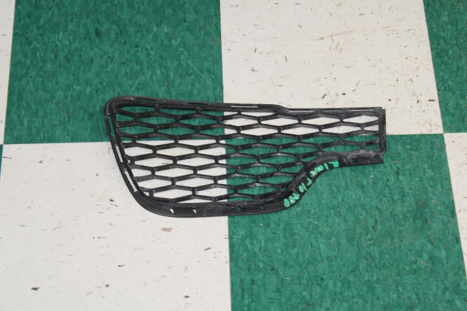 14-17 GHIBLI Passenger RH R Lower Bumper Grille Insert Grill OE Factory Original