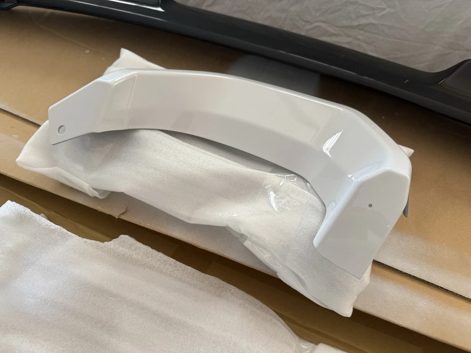 Acabados de escape Subaru WRX 2022+ - Cerámica blanca Foto 2 de 3