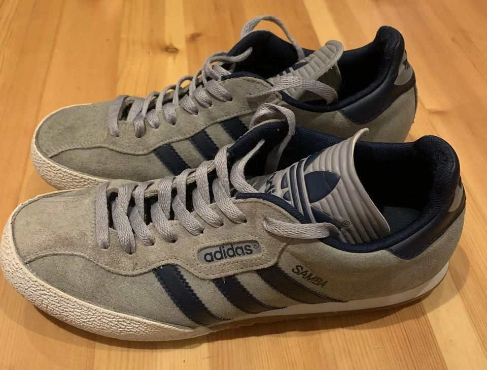 Adidas Samba Men’s Suede Trainers In Light Khaki/Navy Blue Stripes. Size 8 UK - Image 2 of 4