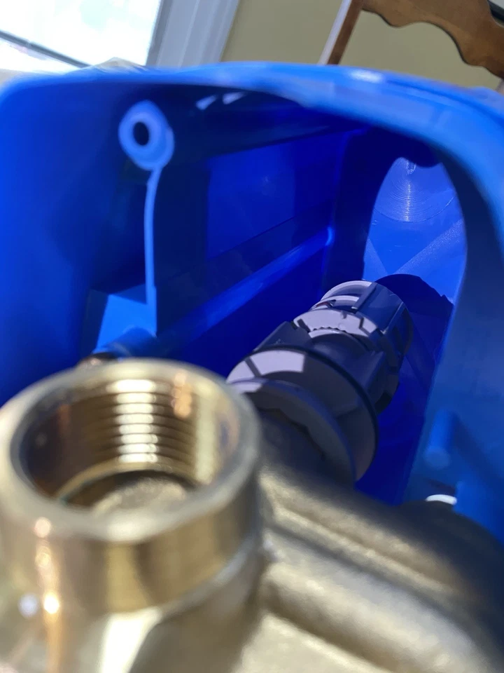 Válvula áspera JADO para válvula mezcladora termostática de 3/4" con topes integrales Foto 3 de 4