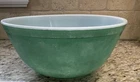 Vintage PYREX Medium Green Bowl  • Retro Kitchen • Farmhouse • Magnolia
