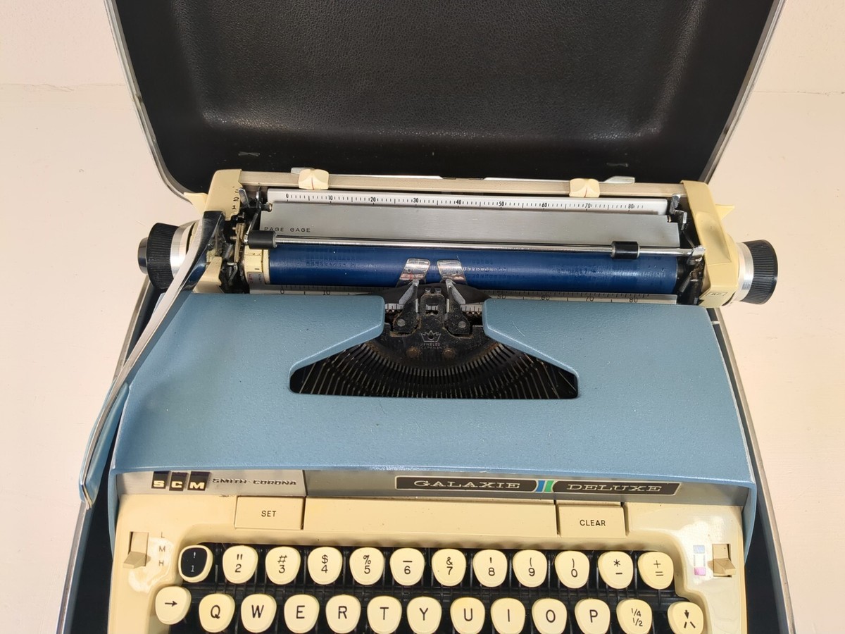 Vintage SCM Smith Corona Galaxie Deluxe Manual Portable Typewriter