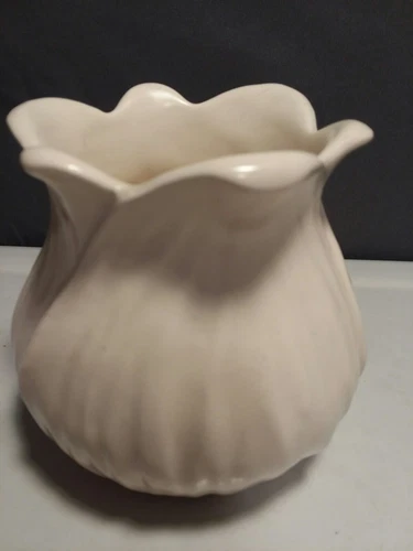 Vtg. RED WING Tulip Bud Vase #894 Cream colored 4 1/2 in
