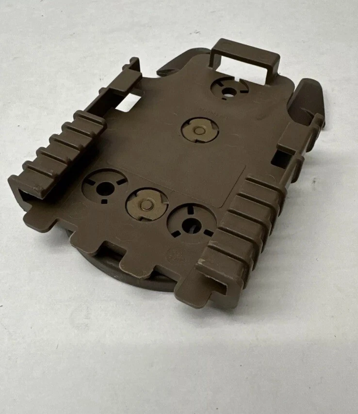 New Safariland 6004 QLS Receiver & Molle Mount Holster Coyote Brown - Image 3 of 3