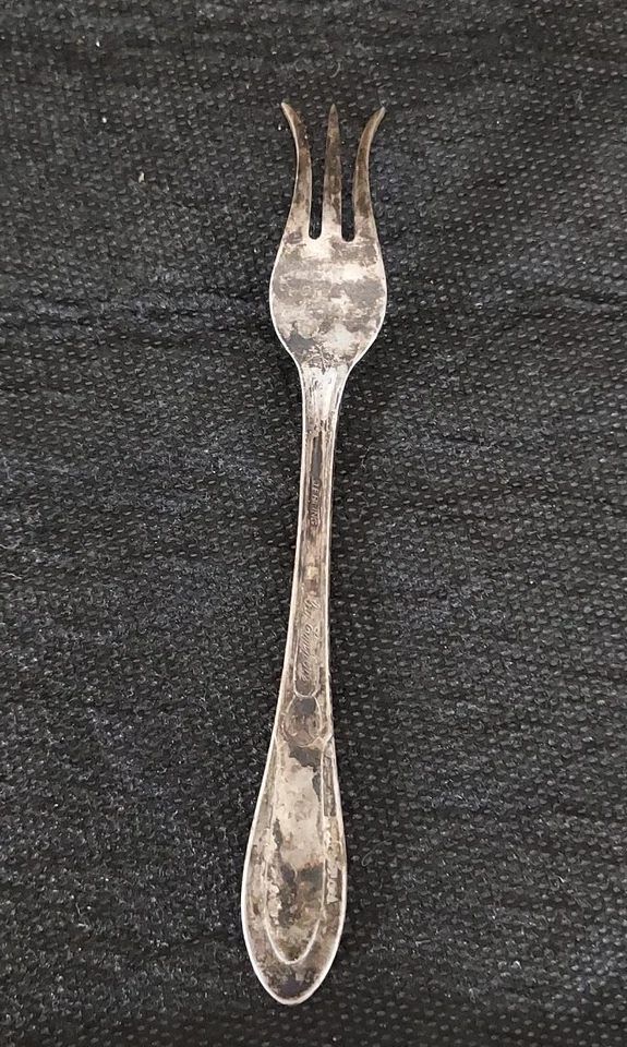 Tenedor de limón de plata esterlina vintage de Empire 4-5/8" sin pulir 3 dientes acampanados Foto 3 de 4