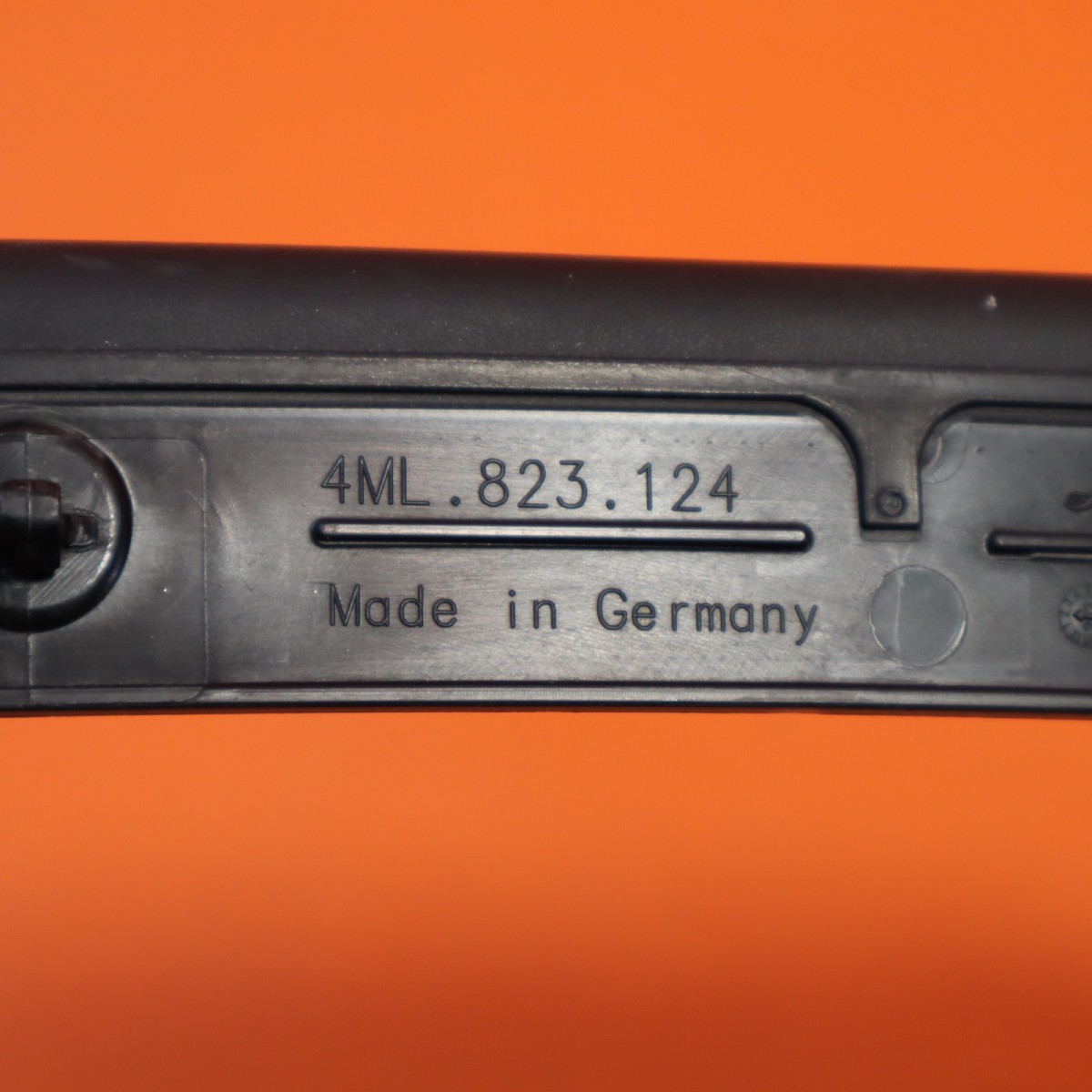 LAMBORGHINI URUS HOOD SEAL FRONT 2019 2020 2021 2022 2023 2024 4ML823124 OEM