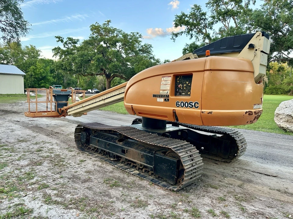 JLG 600SC TRACKED BOOM LIFT - ALL TERRAIN FULL STEEL UNDERCARRIAGE! DIESEL POWER - Image 3 of 4