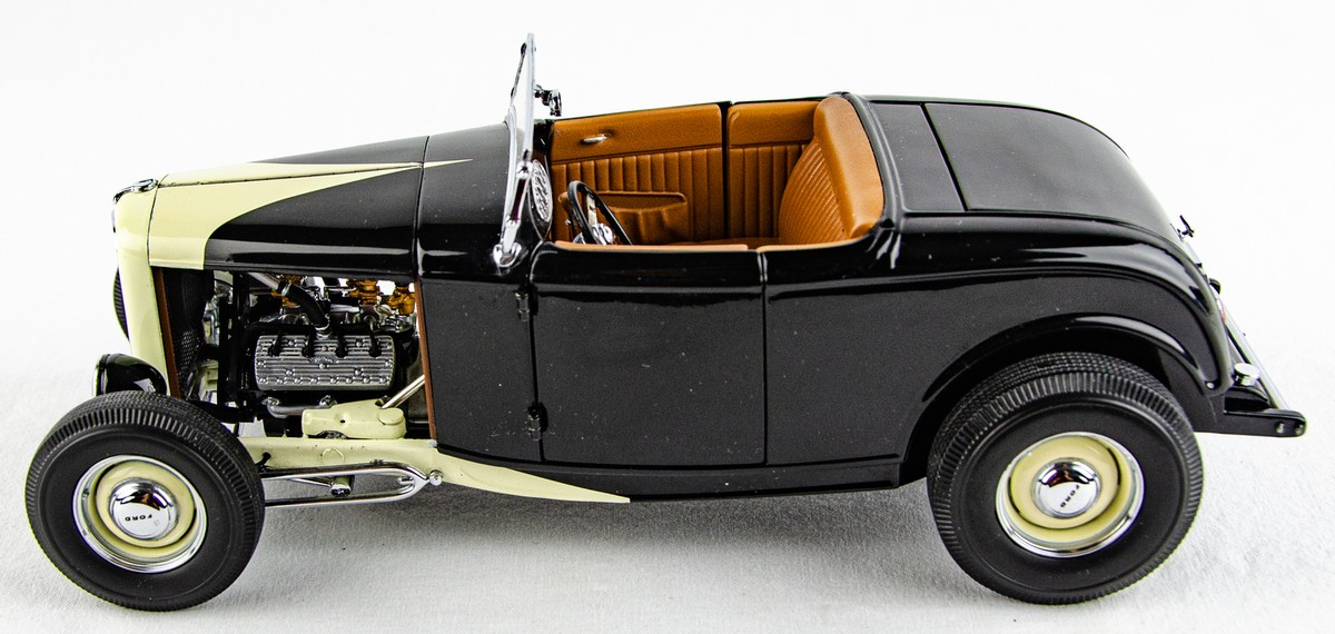 ミニカー GMP VINTAGE DEUCE  1/18