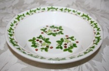 BEAUTIFUL PORTMEIRION “SUMMER STRAWBERRIES” BY ANGHARAD MENNA 8 1/2” BOWL