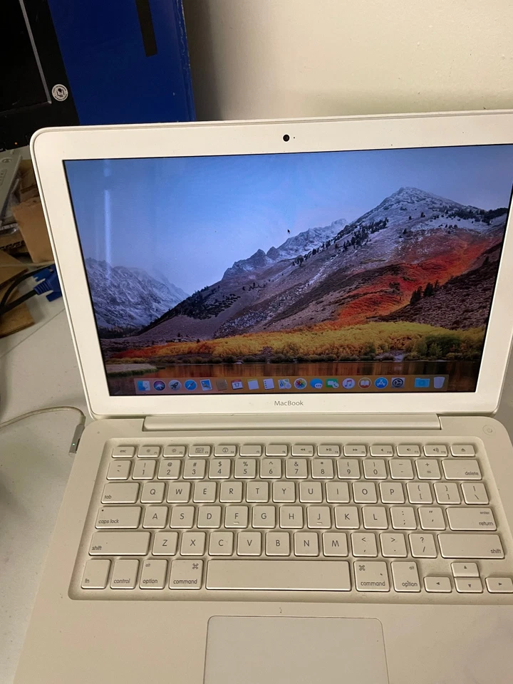 Apple MacBook Unibody A1342 13.3" 2GB RAM 250GB HDD Intel 2.4GHz #611C - Image 3 of 4