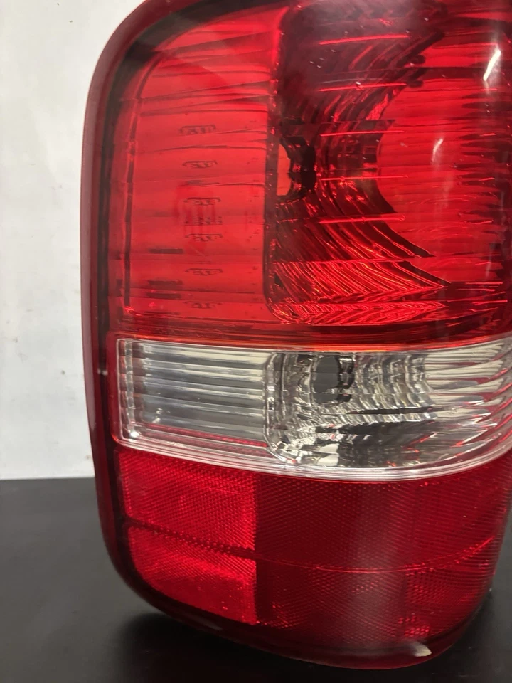 Conjunto de luz trasera izquierda conductor camioneta Ford F150 fabricante de equipos originales 2004 2005 2006 2007 2008 Foto 3 de 4