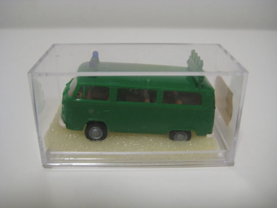 Brekina H0 33085 - Autobús de policía Volkswagen T2 verde claro - Imagen 4 de 4