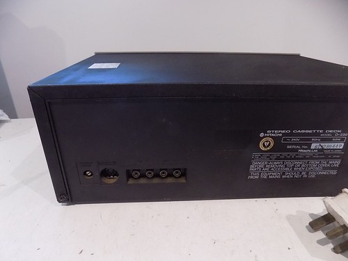 Hitachi D-220 Stereo Cassette Deck FAULTY Sold as SPARES/PARTS - Picture 7 of 9