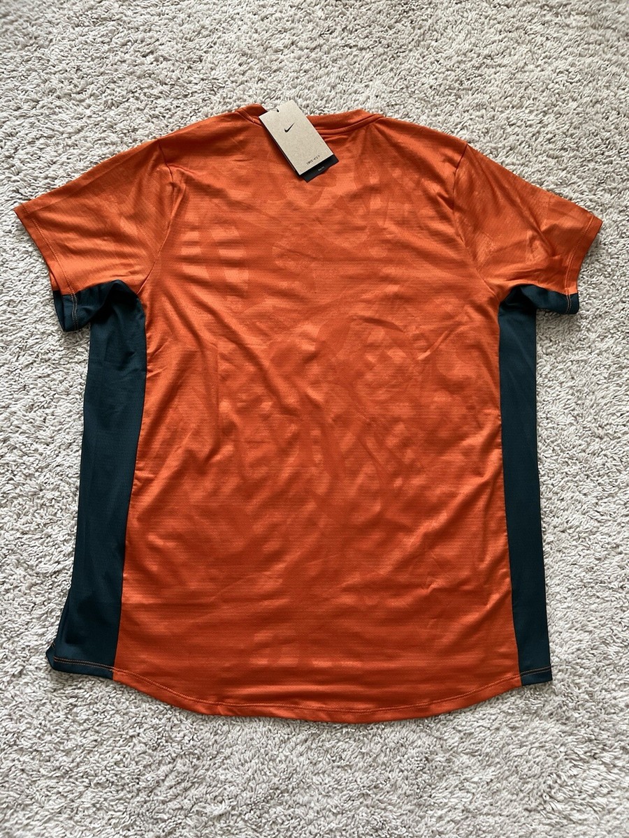 Nike Men Court Dri-FIT Advantage Slim Fit Tennis Shirt Nike Men Court Dri-FIT Advantage Slim Fit Tennis Shirt