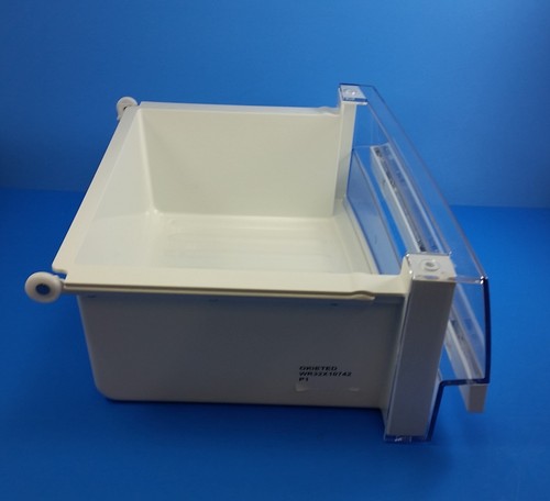 WR32X10742 GE Refrigerator Right Crisper; P1 - Picture 2 of 4