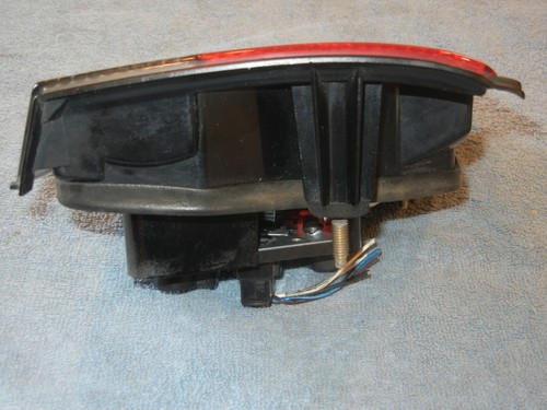 94 - 98 SAAB NG900 Left Inner Tail Light Assembly 4448551 G2 - Picture 3 of 8