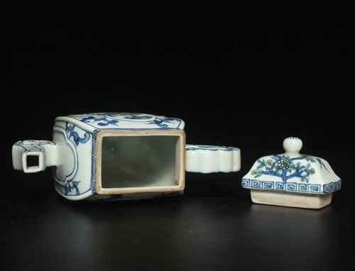 Signed Old Chinese Blue & White Porcelain Teapot w/peach - Picture 6 of 12